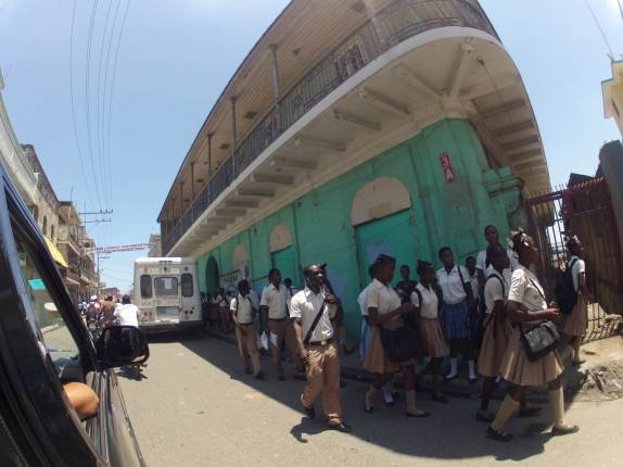 Dirigindo pelas ruas de Cap-Haitien, a segunda maior cidade do Haiti